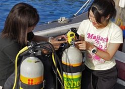 沖縄ダイビングライセンス講習専門店KAHANAが開催するPADIエンリッチドエアダイバーSP