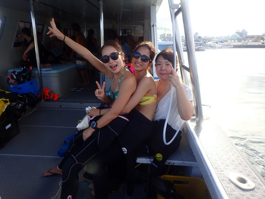 慶良間体験ダイビング 準備が出来たらダイビング船に乗船