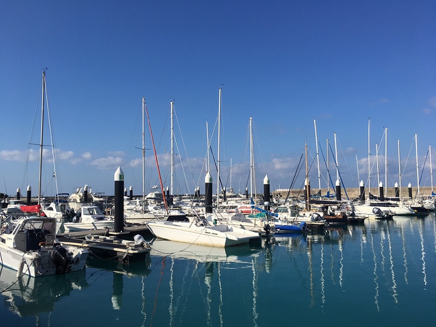 沖縄ダイビングショップKAHANAが開催する糸満ダイビングは糸満フィッシャリーナより出航します