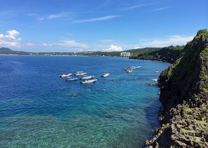 沖縄県恩納村にある真栄田岬からみた風景写真